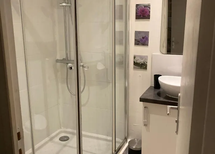 Bright And Airy For 2 Guests Near Marche Provencal Apartment Antibes