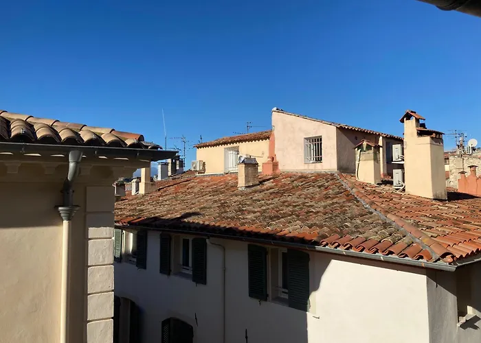 Bright And Airy For 2 Guests Near Marche Provencal