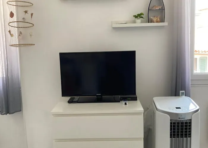 Bright And Airy For 2 Guests Near Marche Provencal Apartment Antibes