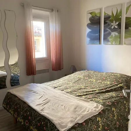 Bright And Airy For 2 Guests Near Marche Provencal