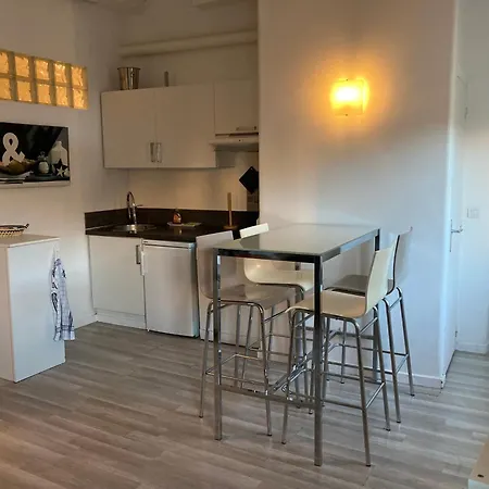 Bright And Airy For 2 Guests Near Marche Provencal Apartment