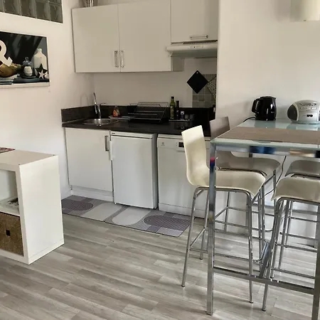 아파트 Bright And Airy For 2 Guests Near Marche Provencal *