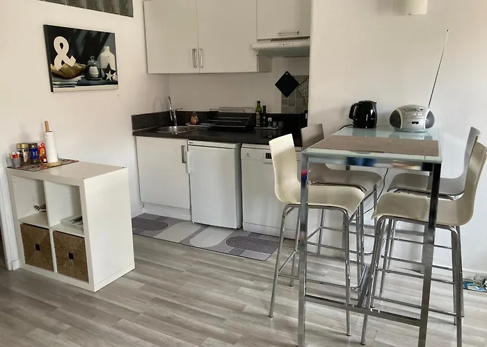 公寓 Bright And Airy For 2 Guests Near Marche Provencal *